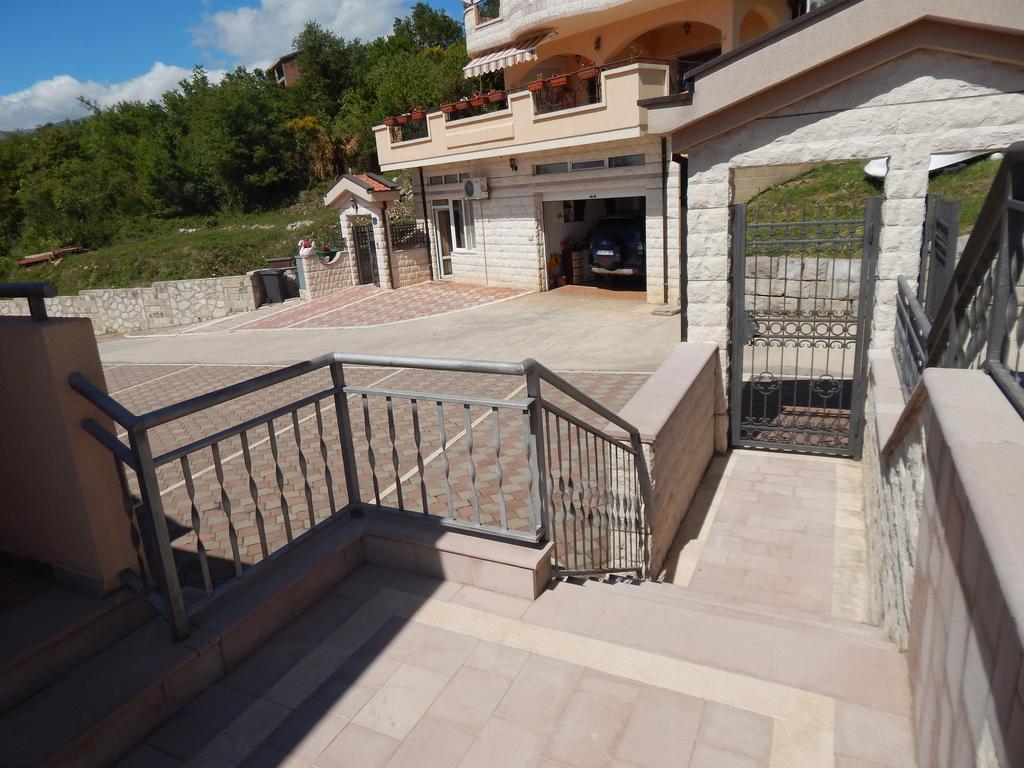 Apartmani Zona Sveti Stefan Esterno foto