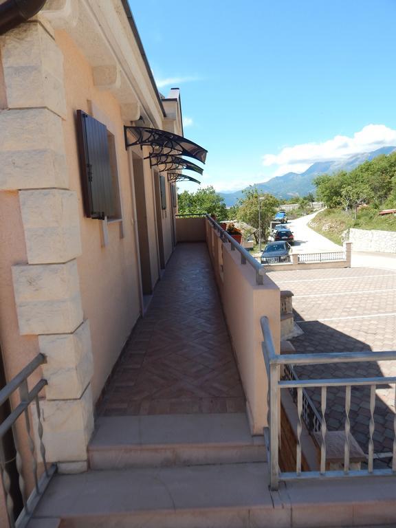 Apartmani Zona Sveti Stefan Esterno foto
